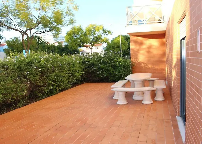 Charming 3-bed In Appartement *